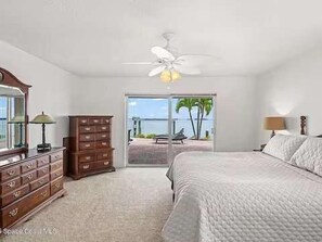 Fer et planche à repasser, lit parapluie, Wi-Fi, draps fournis