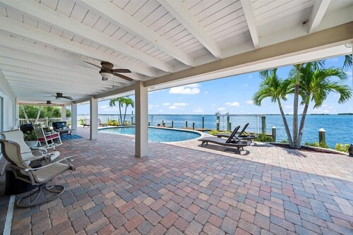 Riverfront Paradise Near Beach & Golf