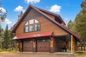 Exterior - Aspen & Antler Lodge • Hot Tub • 2 Cabins (Island Park)