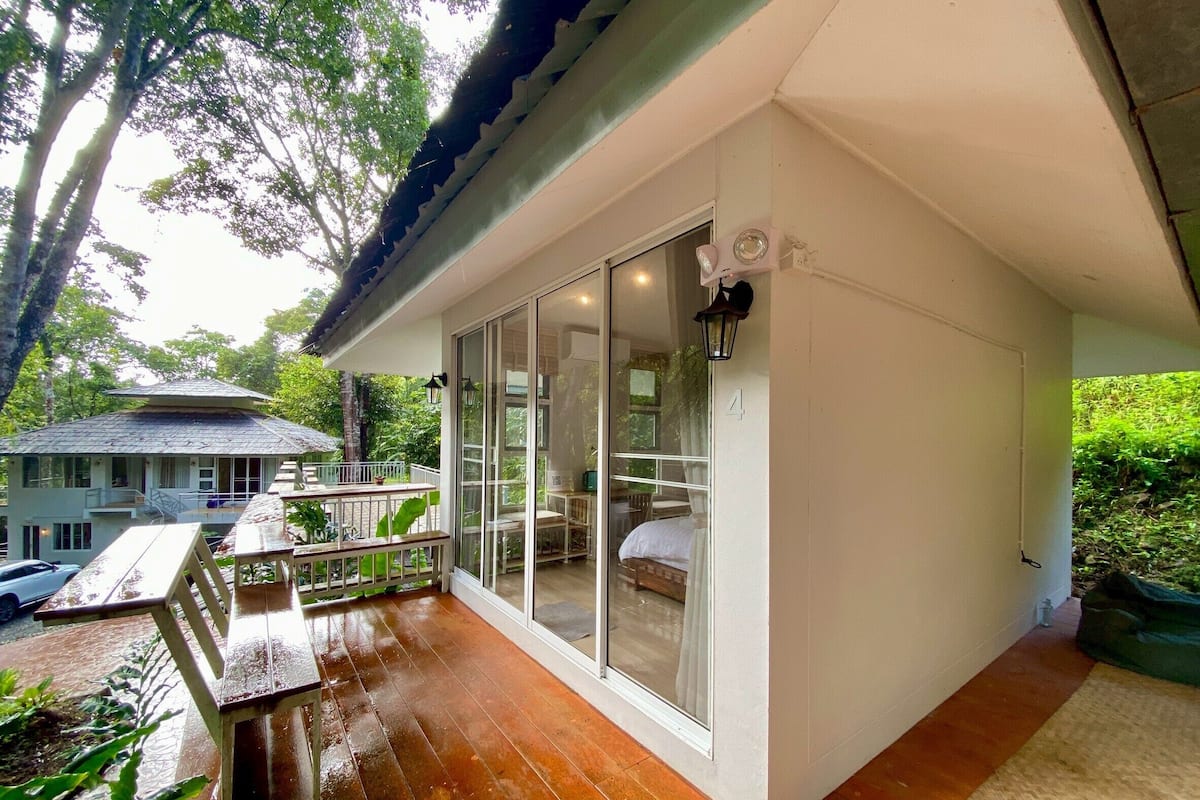 Classic House, 1 King Bed, Private Bathroom, Garden View | Blackout drapes, soundproofing, free WiFi