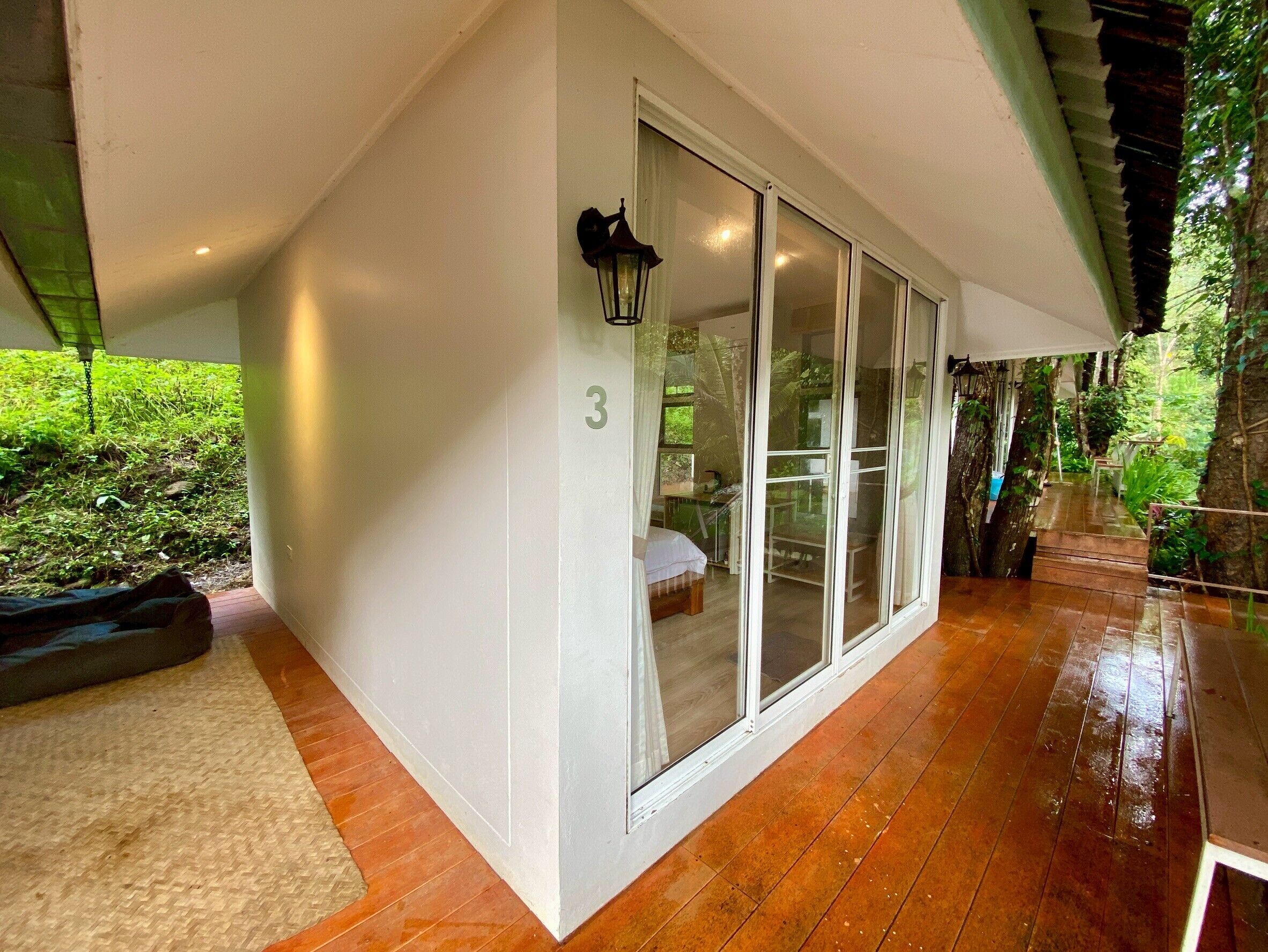 Casa clásica, 1 cama de matrimonio grande, vistas al jardín, en esquina | Cortinas opacas, sistema de insonorización, wifi gratis