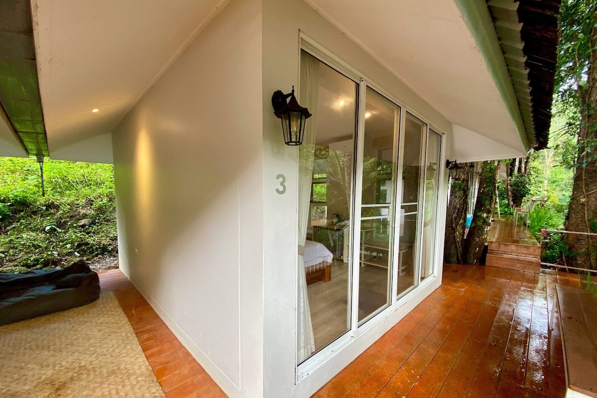 Classic House, 1 King Bed, Garden View, Corner | Blackout drapes, soundproofing, free WiFi