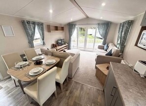 Télévision, chaîne hi-fi