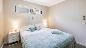 2 habitaciones, tabla de planchar con plancha, wifi y ropa de cama 