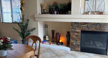 Luxury 4-bedroom house with Pool and Entertainment Room Near Airport