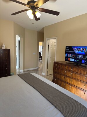 熨斗/熨衣板、免费 WiFi、床单