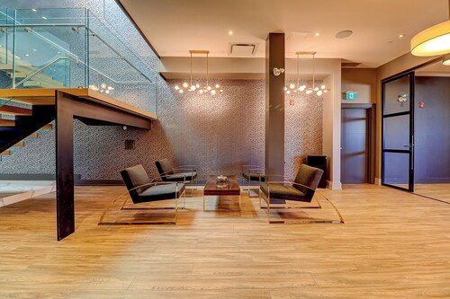 Dream Suites Near YYZ Airport