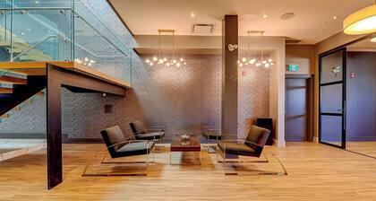 Dream Suites Near YYZ Airport