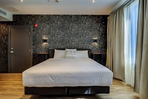 Studio, 1 Queen Bed, Non Smoking | Iron/ironing board, free WiFi, bed sheets, wheelchair access - Dream Suites Near YYZ Airport (Mississauga)