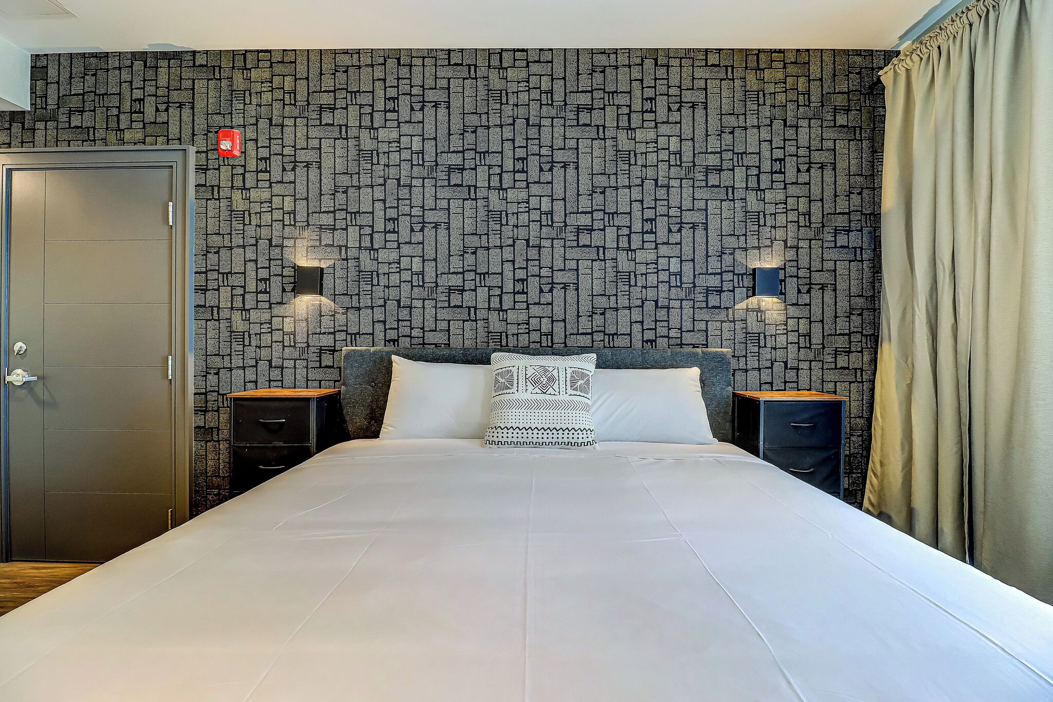 Studio, 1 Queen Bed, Non Smoking | Iron/ironing board, free WiFi, bed sheets, wheelchair access