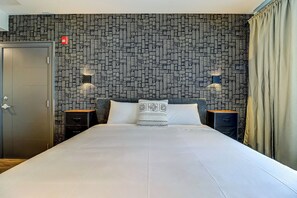 Estúdio, 1 cama Queen, para não fumantes | Ferros/tábuas de passar roupa, Wi-Fi de cortesia, roupa de cama