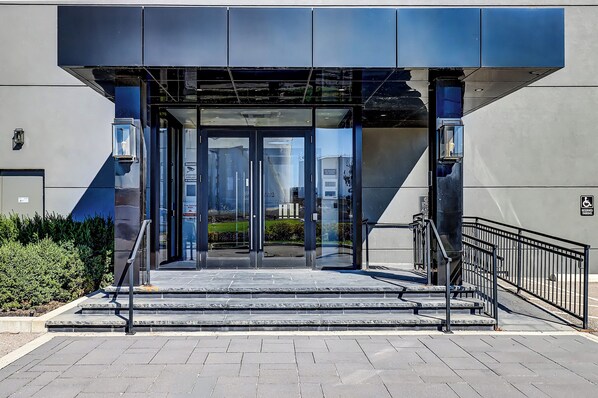 Front of property - Dream Suites Near YYZ Airport (Mississauga)