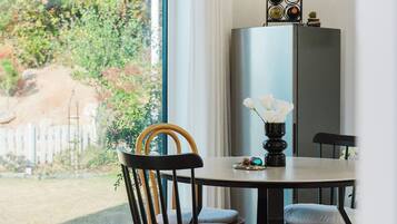 Basic Room, 3 Bedrooms (Noeuldamechae(Private)) | 3 bedrooms, free WiFi