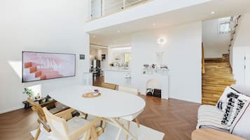 Basic Room, 3 Bedrooms (Noeuldamechae(Private)) | 3 bedrooms, free WiFi