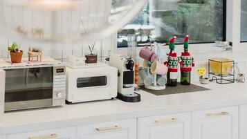 Basic Room, 3 Bedrooms (Noeuldamechae(Private)) | 3 bedrooms, free WiFi