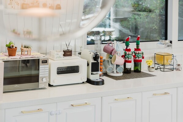 Basic Room, 3 Bedrooms (Noeuldamechae(Private)) | 3 bedrooms, free WiFi