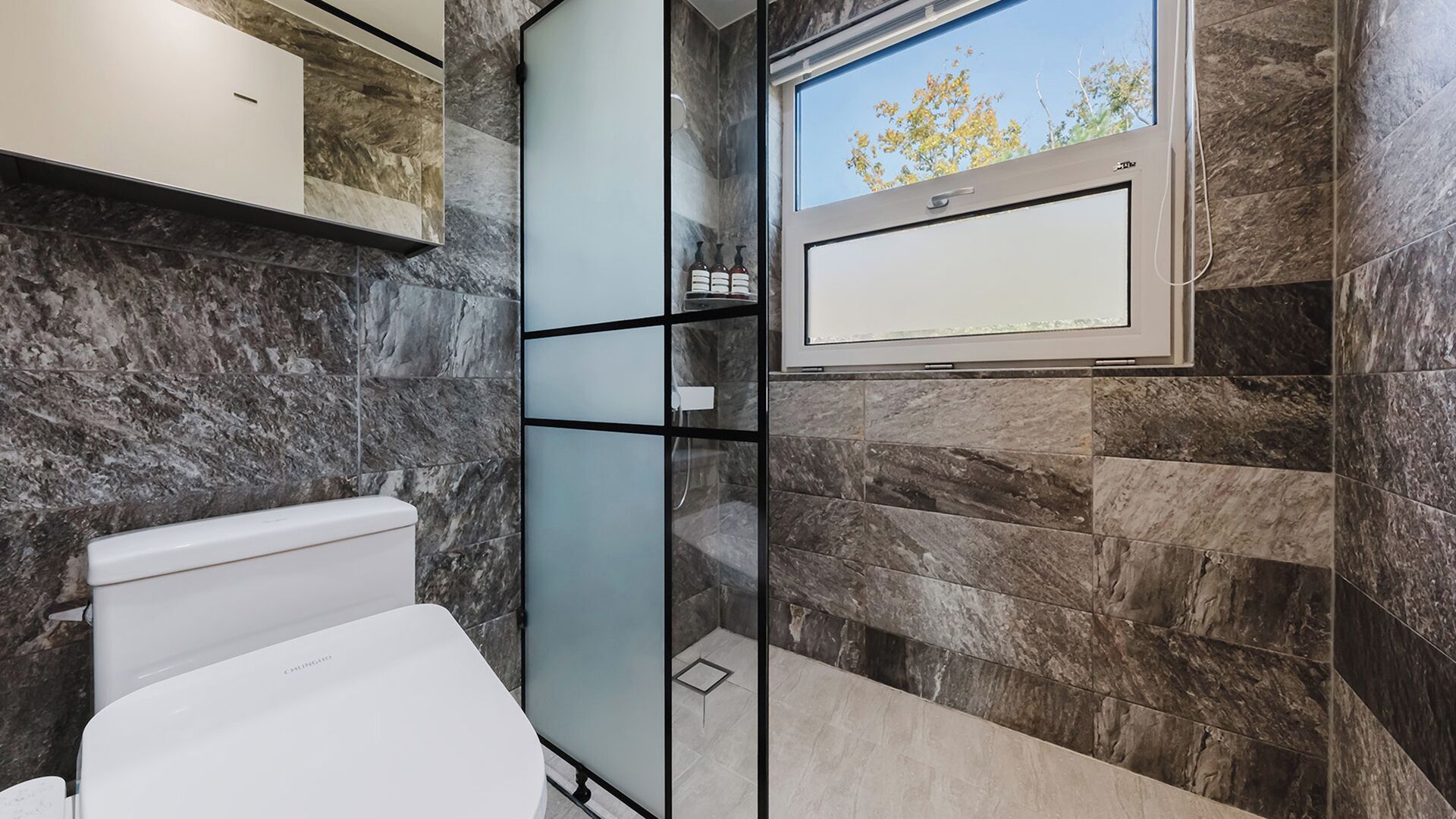 Eenvoudige kamer, 3 slaapkamers (Noeuldamechae(Private)) | 3 slaapkamers, gratis wifi