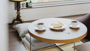 Basic Room, 3 Bedrooms (Noeuldamechae(Private)) | 3 bedrooms, free WiFi