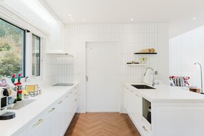 Basic Room, 3 Bedrooms (Noeuldamechae(Private)) | 3 bedrooms, free WiFi