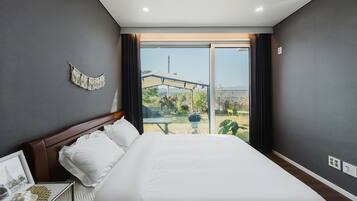 Basic Room, 3 Bedrooms (Noeuldamechae(Private)) | 3 bedrooms, free WiFi