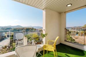 Basic Room, 3 Bedrooms (Noeuldamechae(Private)) | 3 bedrooms, free WiFi