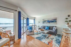 Smart TV - Majestic Lake Views - On Lake Hamilton (Hot Springs)