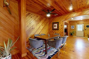 Dining - Full 3 ensuite home in fish camp community w/ kayaks, bikes and boat parking (Townsend)