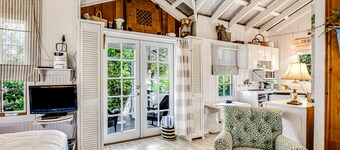 Charming Getaway w/ a Kitchenette & Free WiFi - Walk to the Beach