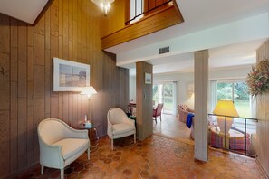 Interior - Condo with central AC, washer/dryer, shared outdoor pool, & on-site golf (St. Simons Island)