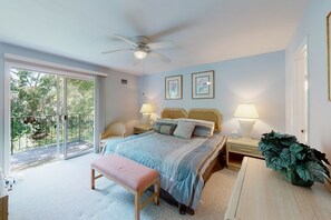Desk, iron/ironing board, free WiFi, bed sheets - Condo with central AC, washer/dryer, shared outdoor pool, & on-site golf (St. Simons Island)