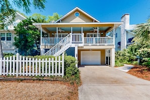 Exterior - Classic coastal home with game room & private hot tub - walk to beaches (St. Simons Island)