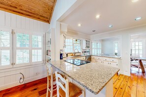 Fridge, microwave, oven, stovetop - Classic coastal home with game room & private hot tub - walk to beaches (St. Simons Island)