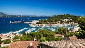 A marina with boats docked, surrounded by residential buildings and greenery. - Quiet apartment close to beach, Saint Mandrier, France (Saint Mandrier)