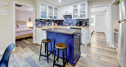 Sleek golf-front condo with a washer/dryer, deck, & central AC - dog friendly