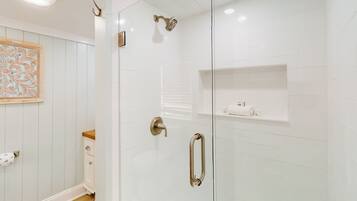 Douche, serviettes fournies