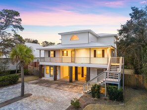 Exterior - Private Pool, LSV/Golf Cart, Bikes, & 2 Kitchens! Easy Walk to Beach! Pet Friendly (Santa Rosa Beach)