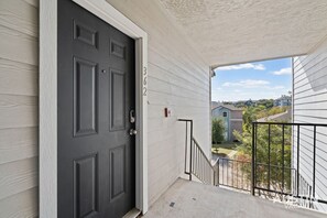 Interior - N. Austin Condo w/ Pool, Gym & Easy Access to Domain + Pet-Friendly (Austin)