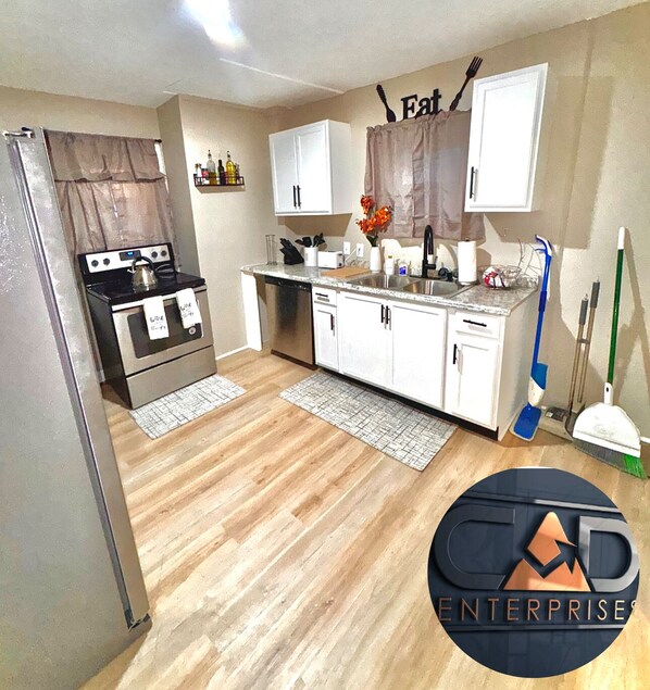 Microwave, oven, stovetop, dishwasher - Spacious 3BR Home • Sleeps 12 • 10 Mins to Airport (Columbus)