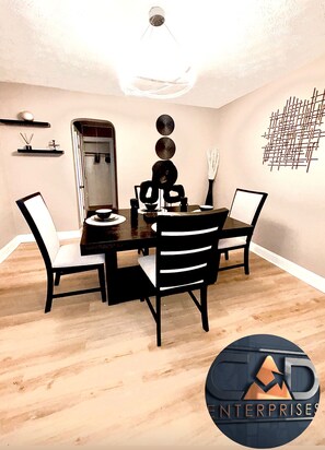 Dining - Spacious 3BR Home • Sleeps 12 • 10 Mins to Airport (Columbus)