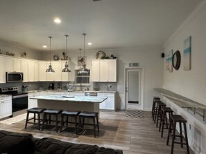 Private kitchen - Large 6-bedroom beach side house on Dauphin Island’s west end (Dauphin Island)