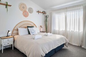 Iron/ironing board, WiFi, bed sheets - Urban Nook - Stylish Two Bedroom Hideaway (Rotorua)