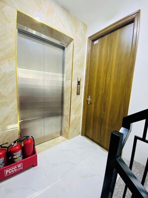 Lift - 25 House 298 Ngoc Lam - Long Bien bridge (Long Biên)