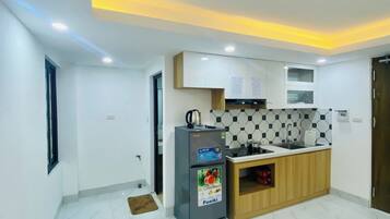 Superior Studio | Private kitchen | Fridge, microwave, stovetop, cookware/dishes/utensils