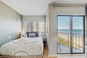 Iron/ironing board, Internet, bed sheets - Romantic oceanview studio w/balcony, pool, hot tub & beach access (Myrtle Beach)