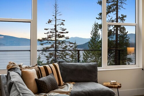 Hygge Hideaway - Breathtaking Lake View & Hot Tub