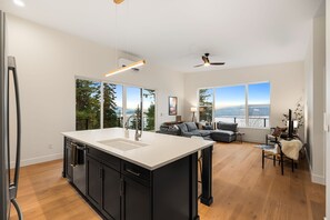 Interior - Hygge Hideaway - Breathtaking Lake View & Hot Tub (Hope)