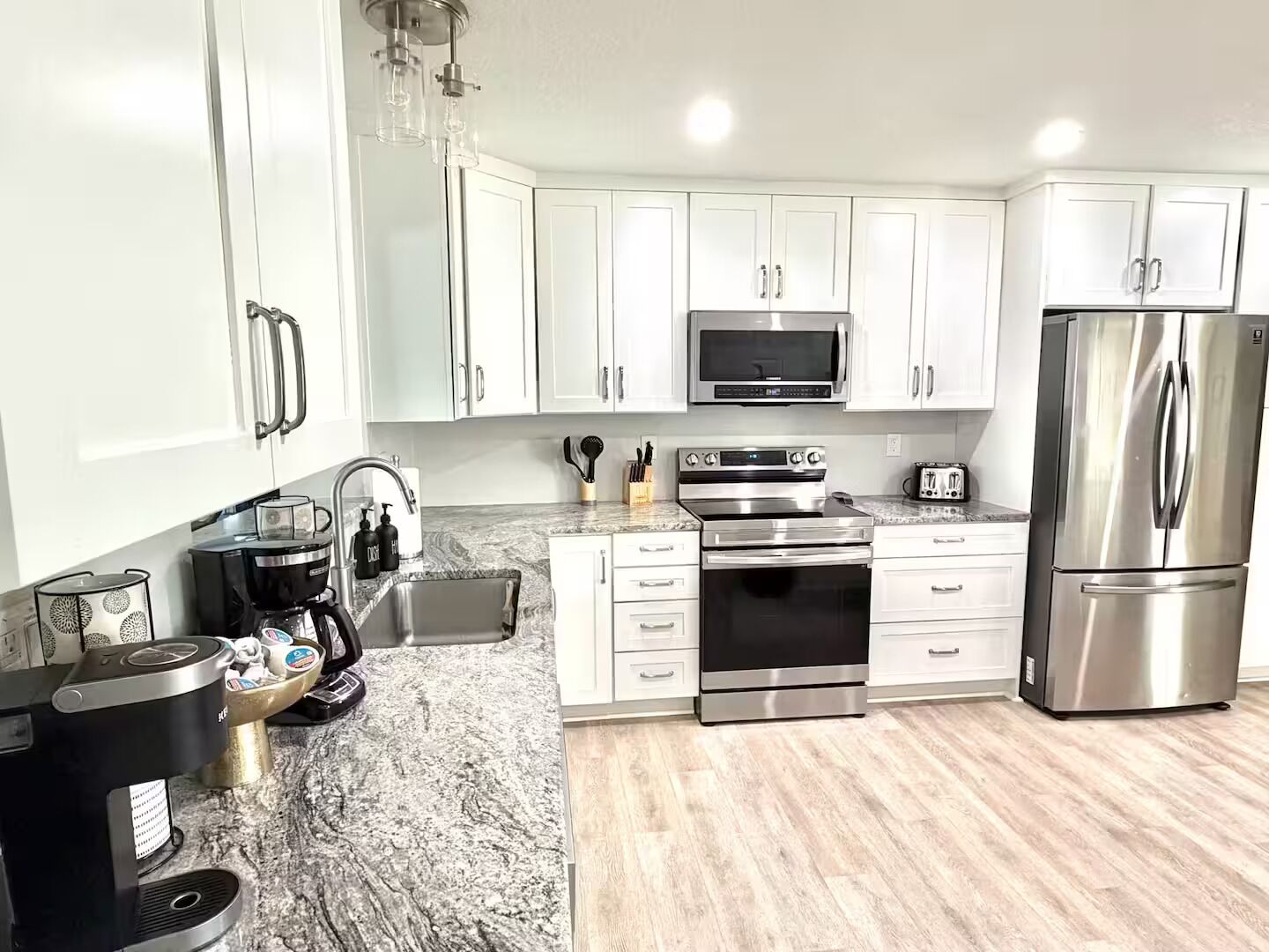 Mikrowelle, Ofen, Herdplatte, Geschirrspüler