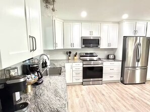 Mikrowelle, Ofen, Herdplatte, Geschirrspüler