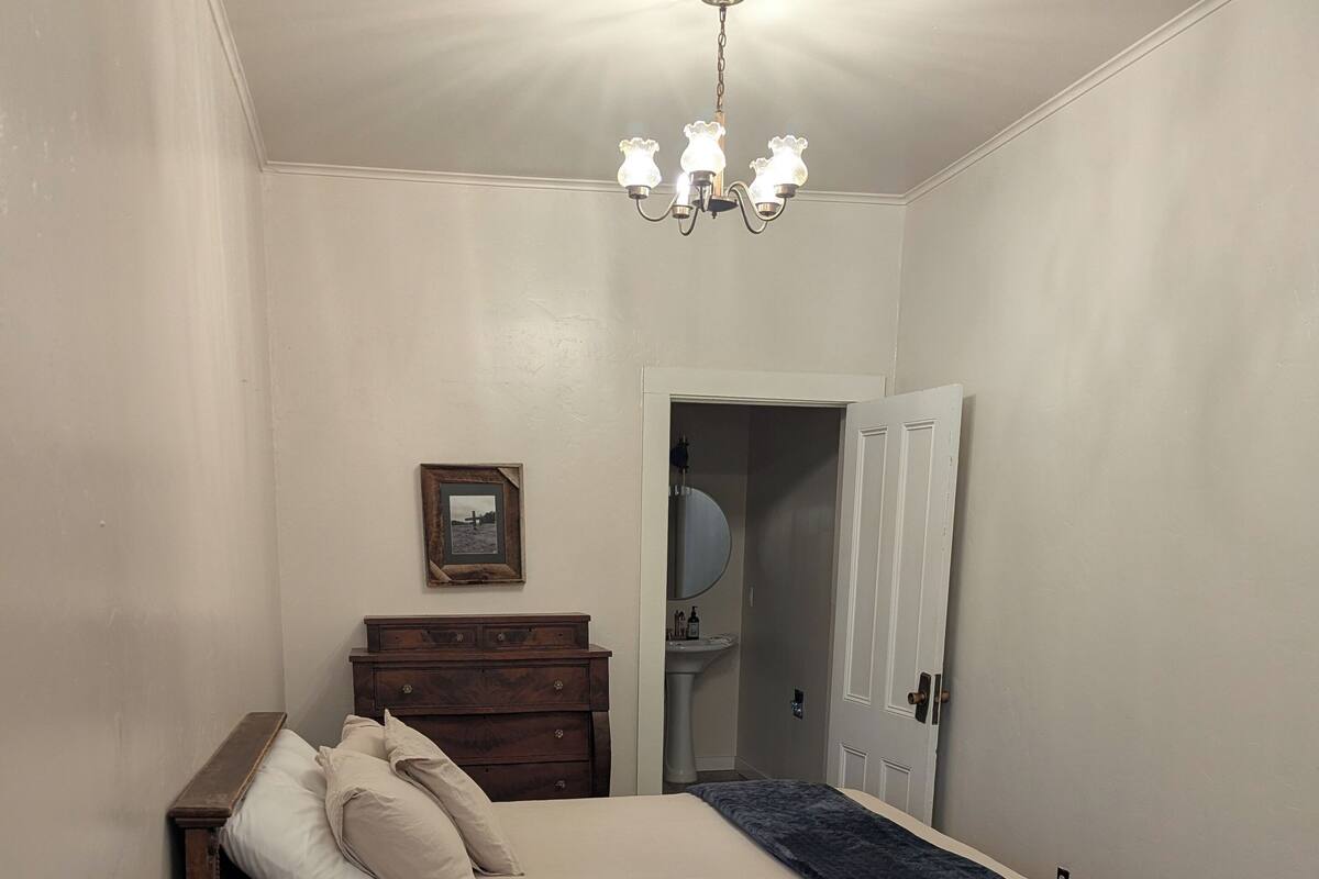 Deluxe Double Room, Hill View | Blackout drapes, iron/ironing board, free WiFi