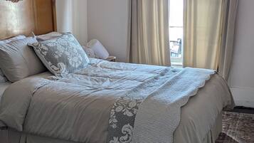 Rideaux occultants, fer et planche à repasser, Wi-Fi gratuit